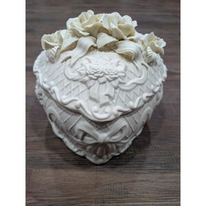 Jade Collection large Cream Porcelain Heart Shaped 3D Floral Trinket/Jewelry Box